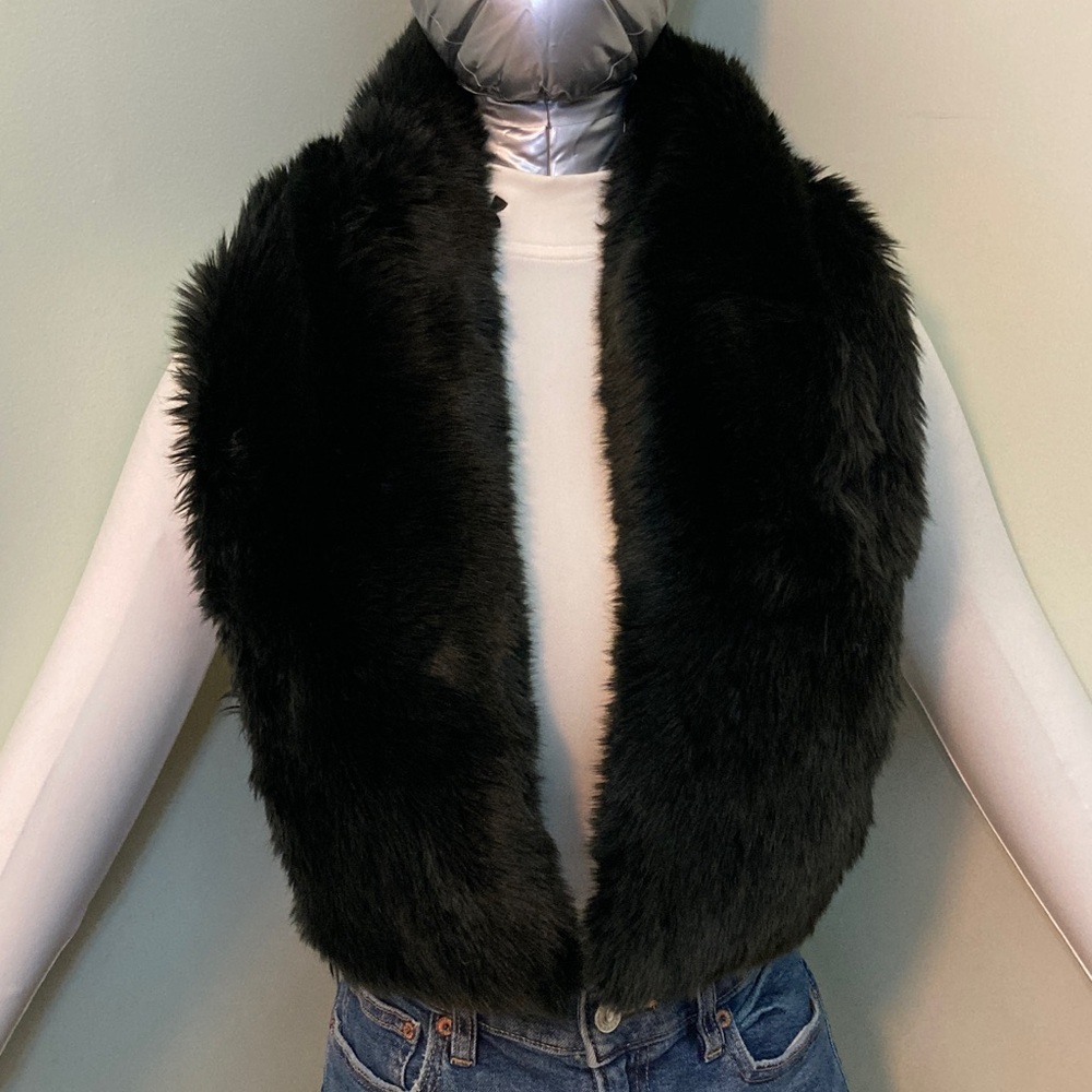 BOGO🛍️Black Faux Fur Scarf- Women